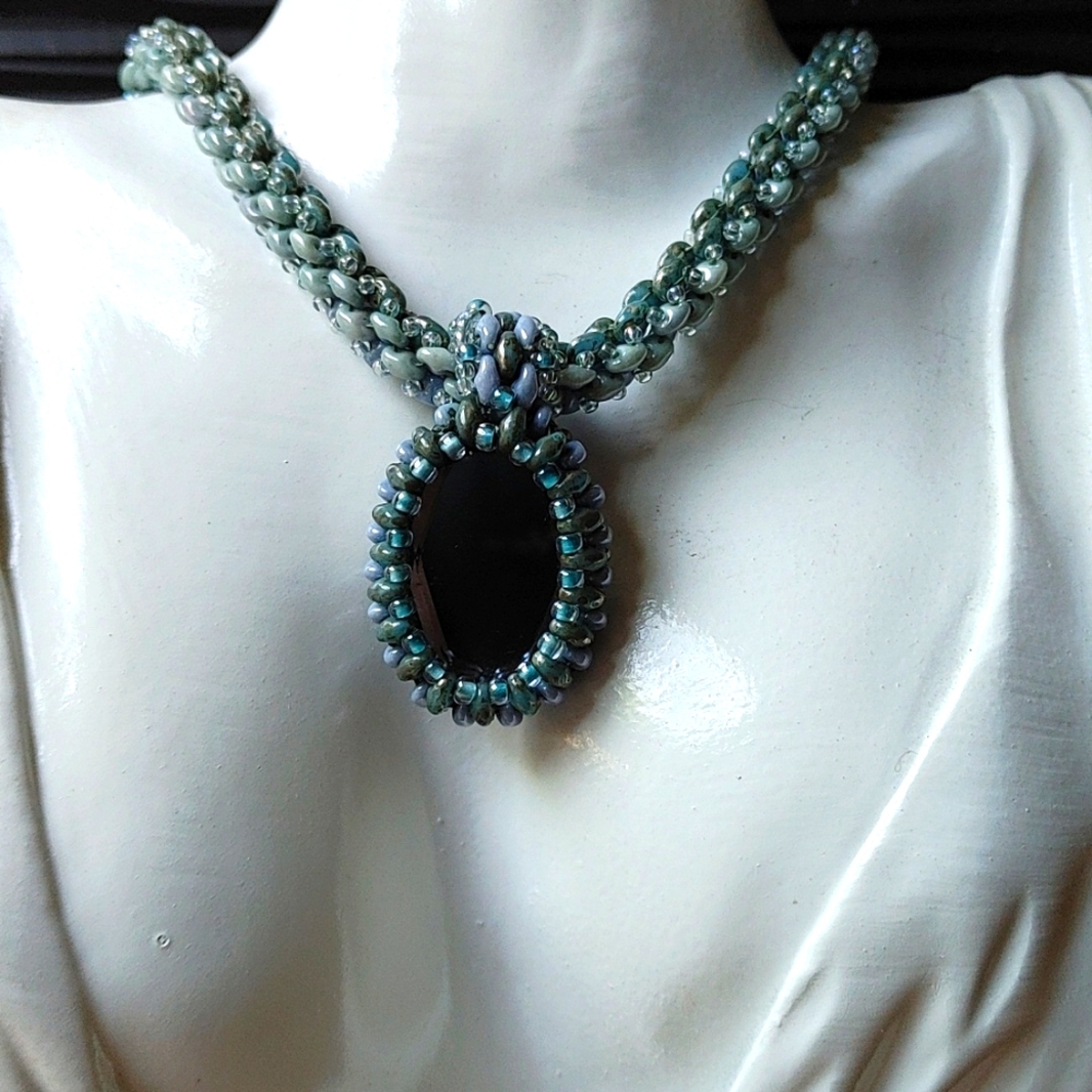 Super-duo seedbeads with mirror. Pendent necklace